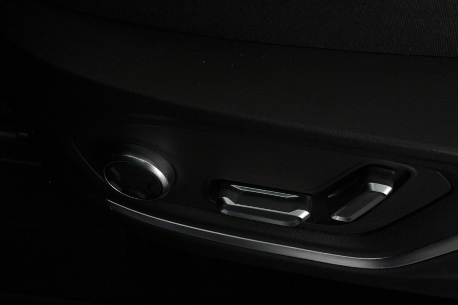 Lynk & Co 01 1.5 > 262pk/Camera/Infinity/Pano.schuif/Memory/Zwart...