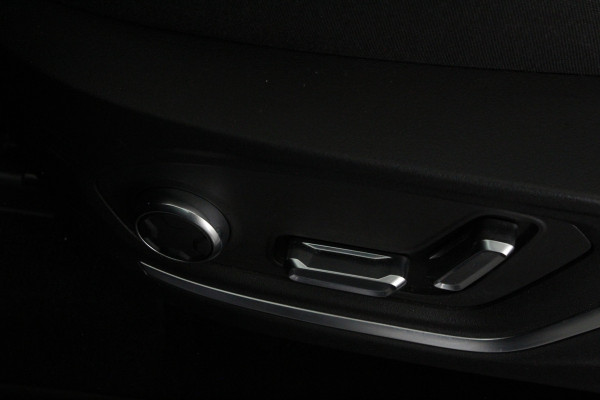 Lynk & Co 01 1.5 > 262pk/Camera/Infinity/Pano.schuif/Memory/Zwart...