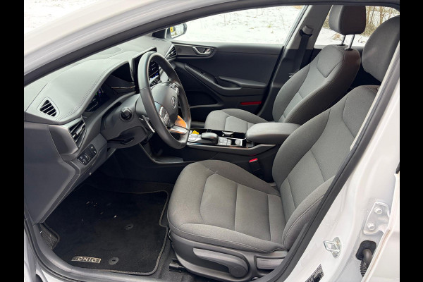 Hyundai IONIQ Comfort EV 40kWh SOH 99.7% !! NWE MODEL Warmtepomp Navi Ecc Camera Adap.Cruise Stoelverwarming Pdc Apple Carplay/Android Auto Lane Assist Isofix Keyless Led I-key Regensensor Rijstrooksensor Origineel Nederlandse Auto