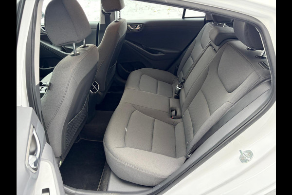 Hyundai IONIQ Comfort EV 40kWh SOH 99.7% !! NWE MODEL Warmtepomp Navi Ecc Camera Adap.Cruise Stoelverwarming Pdc Apple Carplay/Android Auto Lane Assist Isofix Keyless Led I-key Regensensor Rijstrooksensor Origineel Nederlandse Auto