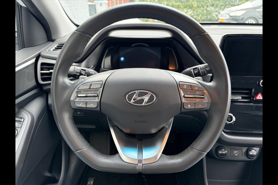 Hyundai IONIQ Comfort EV 40kWh SOH 99.7% !! NWE MODEL Warmtepomp Navi Ecc Camera Adap.Cruise Stoelverwarming Pdc Apple Carplay/Android Auto Lane Assist Isofix Keyless Led I-key Regensensor Rijstrooksensor Origineel Nederlandse Auto