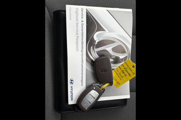 Hyundai IONIQ Comfort EV 40kWh SOH 99.7% !! NWE MODEL Warmtepomp Navi Ecc Camera Adap.Cruise Stoelverwarming Pdc Apple Carplay/Android Auto Lane Assist Isofix Keyless Led I-key Regensensor Rijstrooksensor Origineel Nederlandse Auto