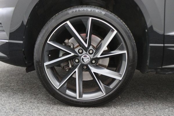 Škoda Karoq 1.5 TSI ACT Sportline Business Navi, Apple Carplay, Camera, Trekhaak, Climate, Sporstoelen