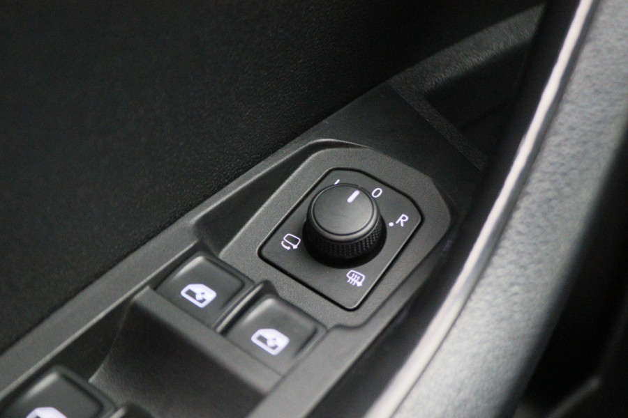 Škoda Karoq 1.5 TSI ACT Sportline Business Navi, Apple Carplay, Camera, Trekhaak, Climate, Sporstoelen