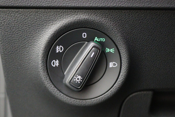 Škoda Karoq 1.5 TSI ACT Sportline Business Navi, Apple Carplay, Camera, Trekhaak, Climate, Sporstoelen