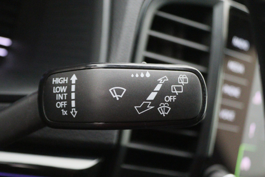 Škoda Karoq 1.5 TSI ACT Sportline Business Navi, Apple Carplay, Camera, Trekhaak, Climate, Sporstoelen