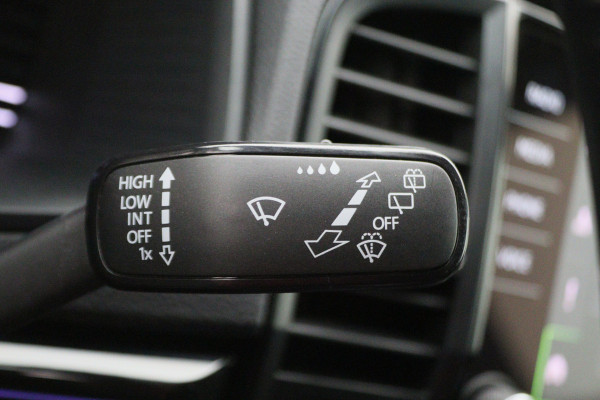 Škoda Karoq 1.5 TSI ACT Sportline Business Navi, Apple Carplay, Camera, Trekhaak, Climate, Sporstoelen