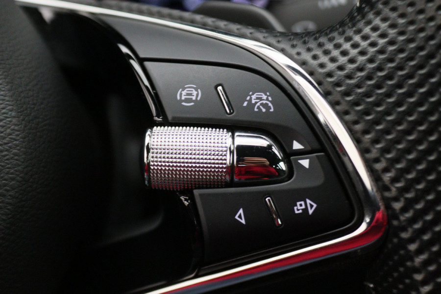 Škoda Karoq 1.5 TSI ACT Sportline Business Navi, Apple Carplay, Camera, Trekhaak, Climate, Sporstoelen