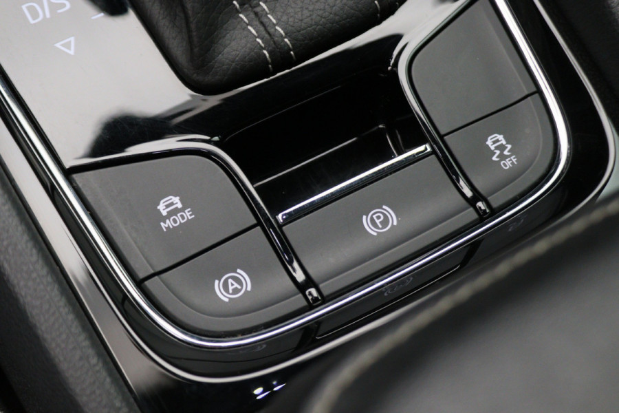 Škoda Karoq 1.5 TSI ACT Sportline Business Navi, Apple Carplay, Camera, Trekhaak, Climate, Sporstoelen