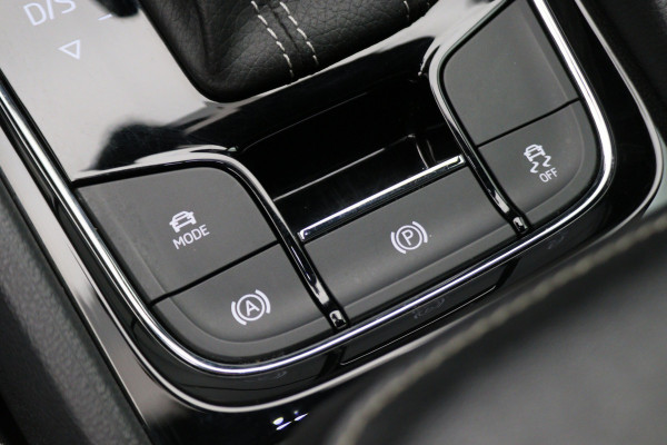 Škoda Karoq 1.5 TSI ACT Sportline Business Navi, Apple Carplay, Camera, Trekhaak, Climate, Sporstoelen