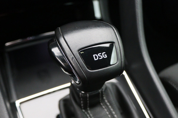 Škoda Karoq 1.5 TSI ACT Sportline Business Navi, Apple Carplay, Camera, Trekhaak, Climate, Sporstoelen