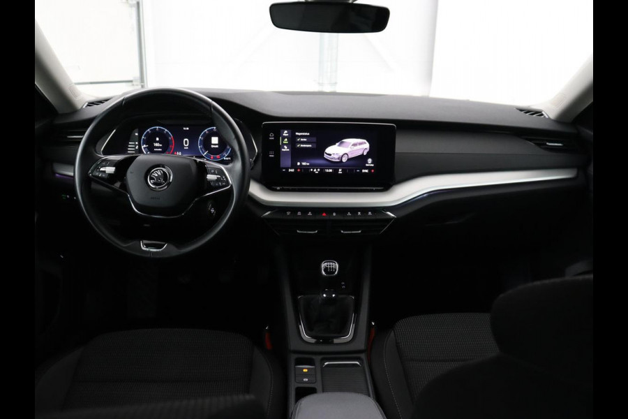 Škoda Octavia 1.0 TSI Business Edition | Trekhaak | Carplay | Sfeerverlichting | Stoelverwarming | Full LED | Parkeerhulp | Digital Cockpit | DAB | Cruise control | Climate control