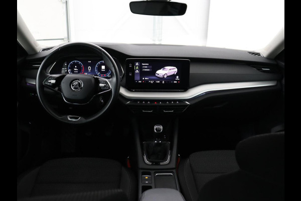 Škoda Octavia 1.0 TSI Business Edition | Trekhaak | Carplay | Sfeerverlichting | Stoelverwarming | Full LED | Parkeerhulp | Digital Cockpit | DAB | Cruise control | Climate control
