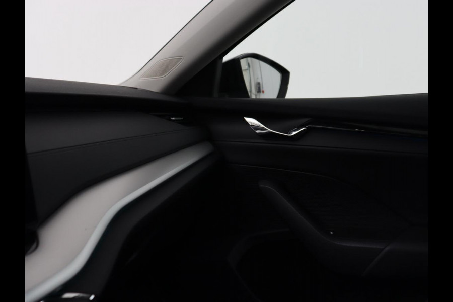 Škoda Octavia 1.0 TSI Business Edition | Trekhaak | Carplay | Sfeerverlichting | Stoelverwarming | Full LED | Parkeerhulp | Digital Cockpit | DAB | Cruise control | Climate control