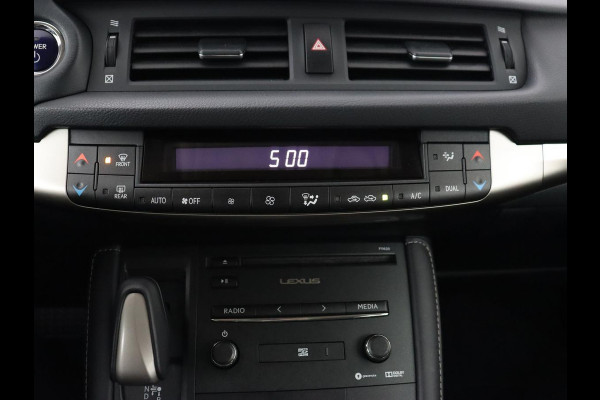 Lexus CT 200h Business Line | Alcantara | Camera | Navigatie | Full LED | Cruise control | Climate control