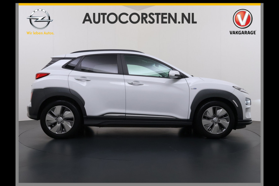 Hyundai Kona EV 64kWh 204pk SOH 100% Premium Leer Warmtepomp Head-Up Display Apple Carplay Android Navi Camera Elektr.Stoelen+Leer+Verwarmd+G Pdc Subwoofer Bluetooth Dodehoek detector Privacy Glas Rijstrooksensor 1e Eigenaar Origineel Nederlandse Auto  € 48.210 nieuw!