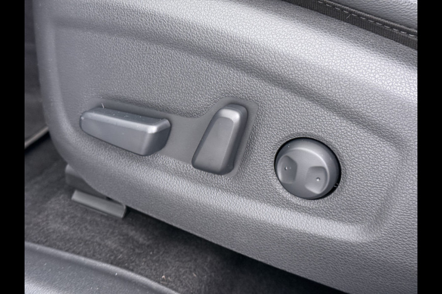 Hyundai Kona EV 64kWh 204pk SOH 100% Premium Leer Warmtepomp Head-Up Display Apple Carplay Android Navi Camera Elektr.Stoelen+Leer+Verwarmd+G Pdc Subwoofer Bluetooth Dodehoek detector Privacy Glas Rijstrooksensor 1e Eigenaar Origineel Nederlandse Auto  € 48.210 nieuw!