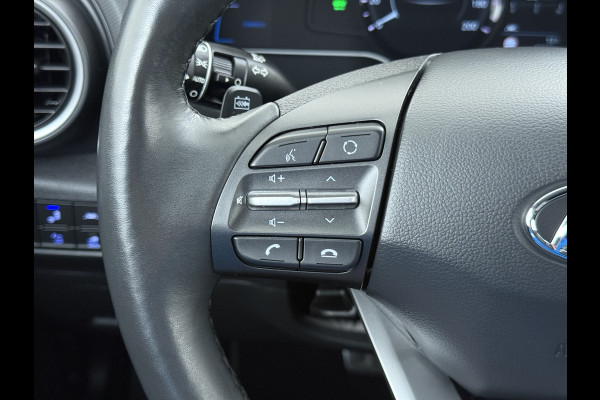 Hyundai Kona EV 64kWh 204pk SOH 100% Premium Leer Warmtepomp Head-Up Display Apple Carplay Android Navi Camera Elektr.Stoelen+Leer+Verwarmd+G Pdc Subwoofer Bluetooth Dodehoek detector Privacy Glas Rijstrooksensor 1e Eigenaar Origineel Nederlandse Auto  € 48.210 nieuw!
