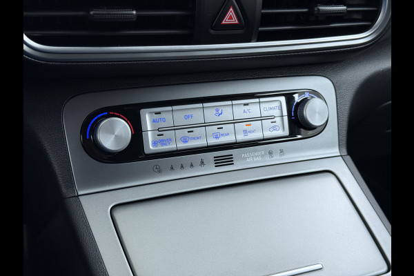 Hyundai Kona EV 64kWh 204pk SOH 100% Premium Leer Warmtepomp Head-Up Display Apple Carplay Android Navi Camera Elektr.Stoelen+Leer+Verwarmd+G Pdc Subwoofer Bluetooth Dodehoek detector Privacy Glas Rijstrooksensor 1e Eigenaar Origineel Nederlandse Auto  € 48.210 nieuw!