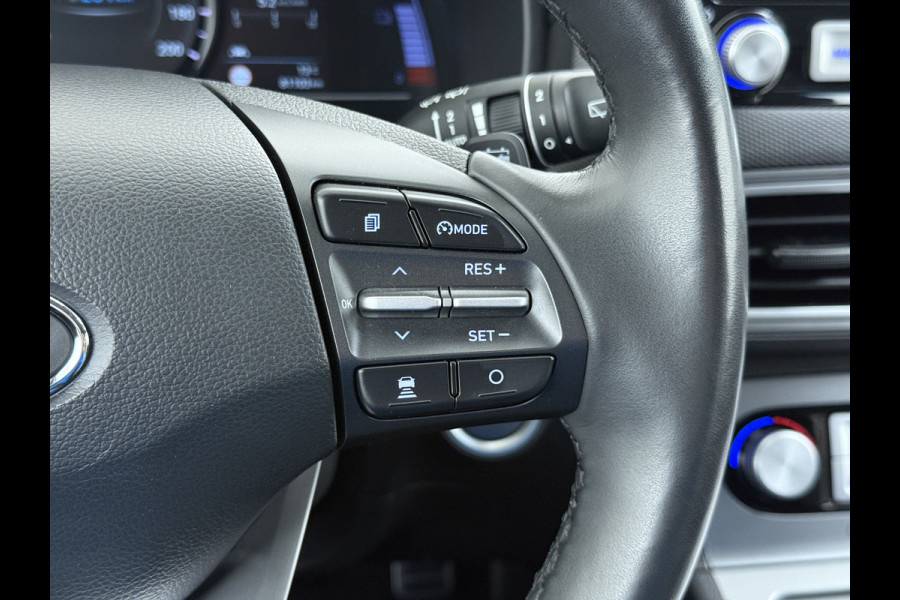 Hyundai Kona EV 64kWh 204pk SOH 100% Premium Leer Warmtepomp Head-Up Display Apple Carplay Android Navi Camera Elektr.Stoelen+Leer+Verwarmd+G Pdc Subwoofer Bluetooth Dodehoek detector Privacy Glas Rijstrooksensor 1e Eigenaar Origineel Nederlandse Auto  € 48.210 nieuw!