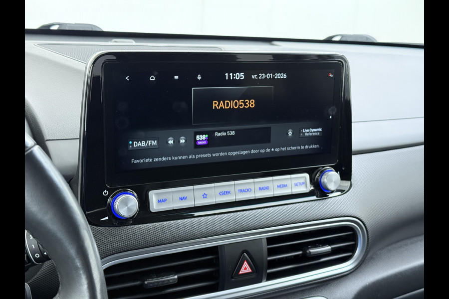 Hyundai Kona EV 64kWh 204pk SOH 100% Premium Leer Warmtepomp Head-Up Display Apple Carplay Android Navi Camera Elektr.Stoelen+Leer+Verwarmd+G Pdc Subwoofer Bluetooth Dodehoek detector Privacy Glas Rijstrooksensor 1e Eigenaar Origineel Nederlandse Auto  € 48.210 nieuw!