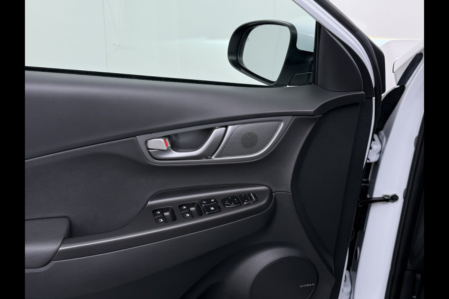 Hyundai Kona EV 64kWh 204pk SOH 100% Premium Leer Warmtepomp Head-Up Display Apple Carplay Android Navi Camera Elektr.Stoelen+Leer+Verwarmd+G Pdc Subwoofer Bluetooth Dodehoek detector Privacy Glas Rijstrooksensor 1e Eigenaar Origineel Nederlandse Auto  € 48.210 nieuw!