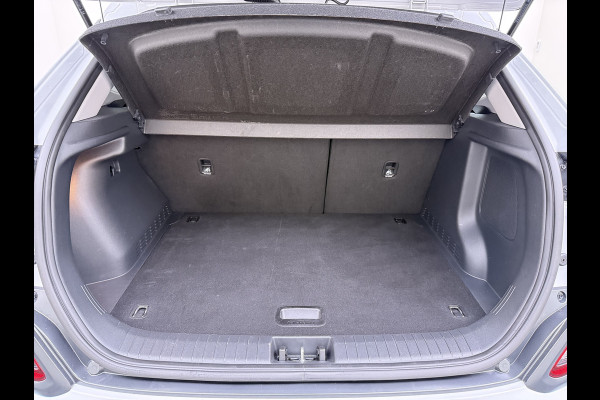 Hyundai Kona EV 64kWh 204pk SOH 100% Premium Leer Warmtepomp Head-Up Display Apple Carplay Android Navi Camera Elektr.Stoelen+Leer+Verwarmd+G Pdc Subwoofer Bluetooth Dodehoek detector Privacy Glas Rijstrooksensor 1e Eigenaar Origineel Nederlandse Auto  € 48.210 nieuw!