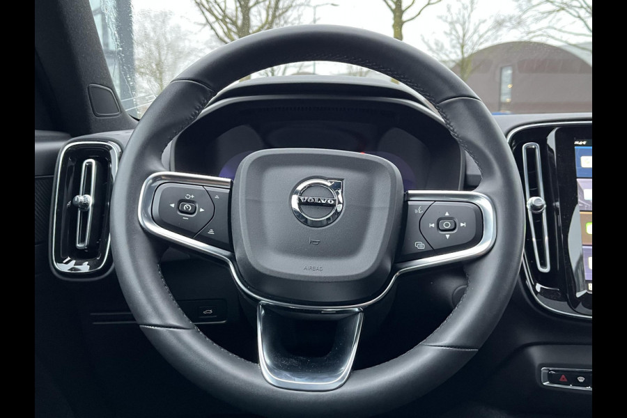 Volvo XC40 Recharge Pro | SOH 93% | PANORAMADAK | 360 CAMERA | ELEKTRISCHE STOELEN | STOEL- & STUURVERWARMING | ELEKTRISCHE TREKHAAK | HARMAN KARDON AUDIO | VOLVO DEALER ONDERHOUDEN | FULL OPTION | 1E EIGENAAR