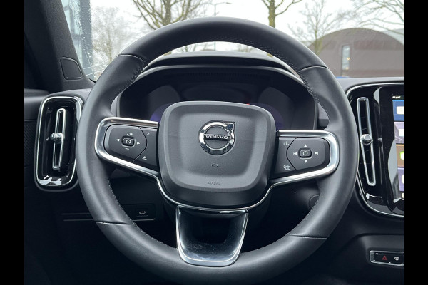 Volvo XC40 Recharge Pro | SOH 93% | PANORAMADAK | 360 CAMERA | ELEKTRISCHE STOELEN | STOEL- & STUURVERWARMING | ELEKTRISCHE TREKHAAK | HARMAN KARDON AUDIO | VOLVO DEALER ONDERHOUDEN | FULL OPTION | 1E EIGENAAR