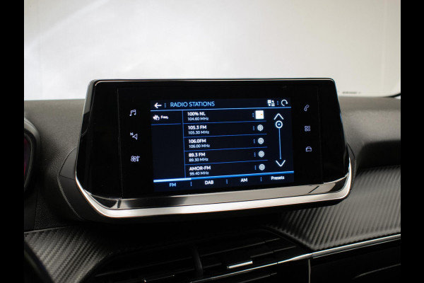Peugeot 208 1.2 PureTech Allure Sport (APPLE CARPLAY,NAVI,CRUISE,PDC,LED,DAB,SPORTSTOELEN,LM VELGEN,NETTE STAAT)