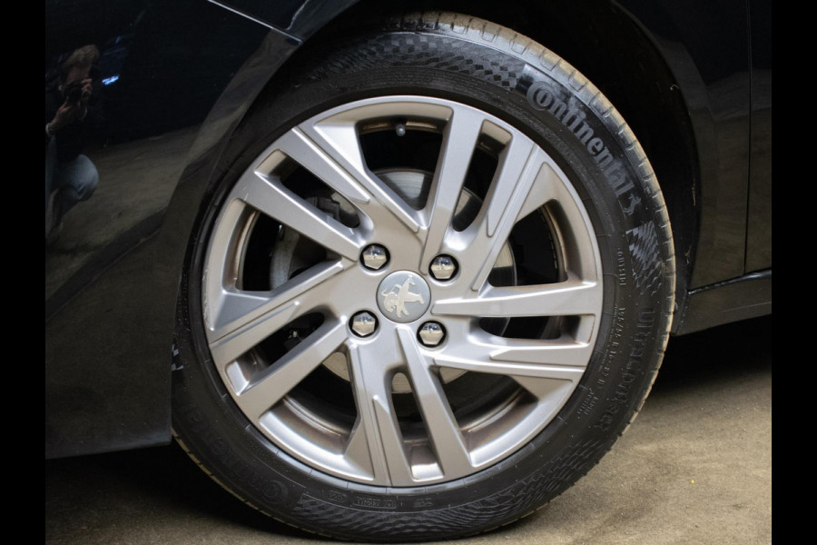 Peugeot 208 1.2 PureTech Allure Sport (APPLE CARPLAY,NAVI,CRUISE,PDC,LED,DAB,SPORTSTOELEN,LM VELGEN,NETTE STAAT)