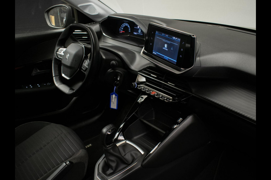 Peugeot 208 1.2 PureTech Allure Sport (APPLE CARPLAY,NAVI,CRUISE,PDC,LED,DAB,SPORTSTOELEN,LM VELGEN,NETTE STAAT)