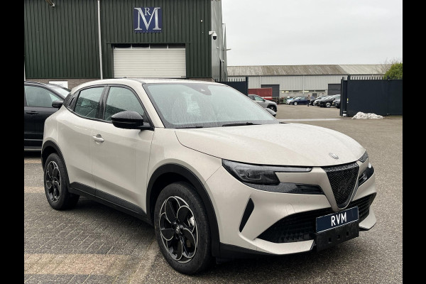 Alfa Romeo junior Elettrica 54 kWh 15.000KM!! | FABRIEKSGARANTIE | APPLE CARPLAY| ANDROID AUTO| UNIEKE KLEUR! | ADAPTIVE CRUISE CONTROL|