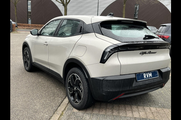 Alfa Romeo junior Elettrica 54 kWh 15.000KM!! | FABRIEKSGARANTIE | APPLE CARPLAY| ANDROID AUTO| UNIEKE KLEUR! | ADAPTIVE CRUISE CONTROL|