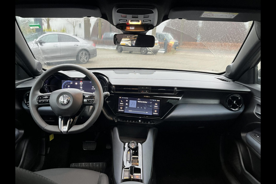 Alfa Romeo junior Elettrica 54 kWh 15.000KM!! | FABRIEKSGARANTIE | APPLE CARPLAY| ANDROID AUTO| UNIEKE KLEUR! | ADAPTIVE CRUISE CONTROL|