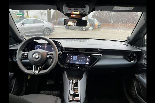 Alfa Romeo junior Elettrica 54 kWh 15.000KM!! | FABRIEKSGARANTIE | APPLE CARPLAY| ANDROID AUTO| UNIEKE KLEUR! | ADAPTIVE CRUISE CONTROL|