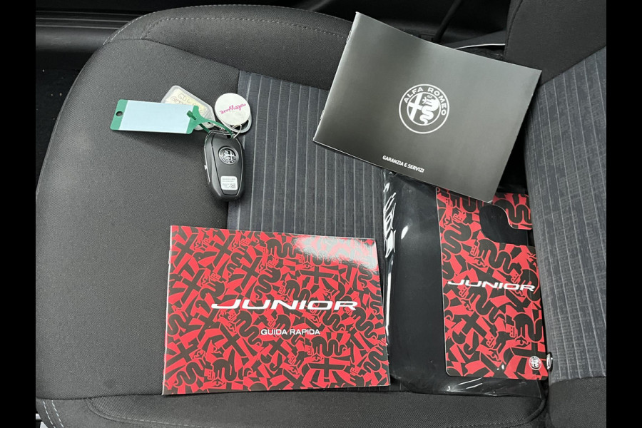 Alfa Romeo junior Elettrica 54 kWh 15.000KM!! | FABRIEKSGARANTIE | APPLE CARPLAY| ANDROID AUTO| UNIEKE KLEUR! | ADAPTIVE CRUISE CONTROL|