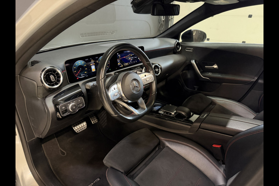 Mercedes-Benz A-Klasse 180 Business Solution AMG | Panoramadak | Camera | Carplay | Stoelverwarming