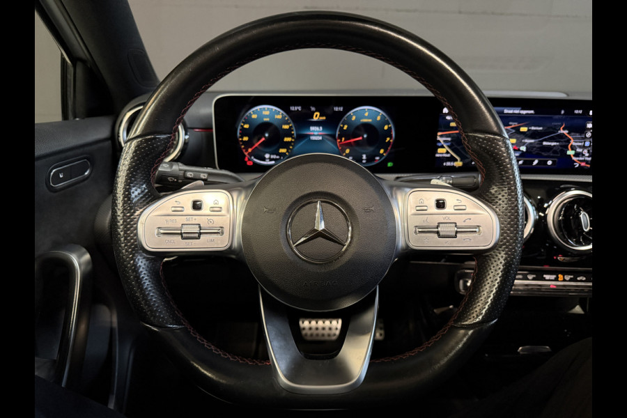 Mercedes-Benz A-Klasse 180 Business Solution AMG | Panoramadak | Camera | Carplay | Stoelverwarming