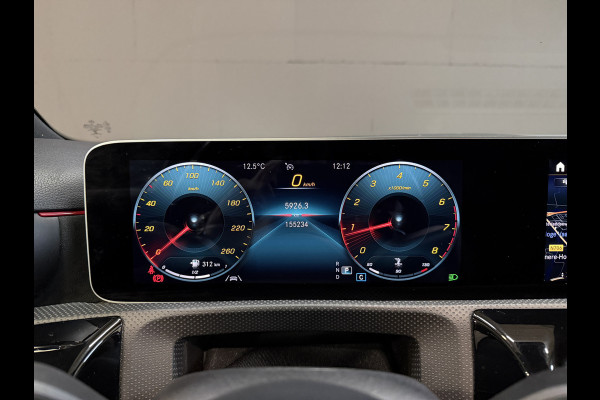 Mercedes-Benz A-Klasse 180 Business Solution AMG | Panoramadak | Camera | Carplay | Stoelverwarming
