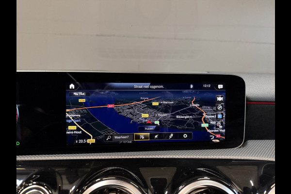 Mercedes-Benz A-Klasse 180 Business Solution AMG | Panoramadak | Camera | Carplay | Stoelverwarming