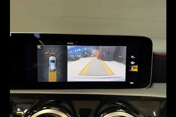 Mercedes-Benz A-Klasse 180 Business Solution AMG | Panoramadak | Camera | Carplay | Stoelverwarming