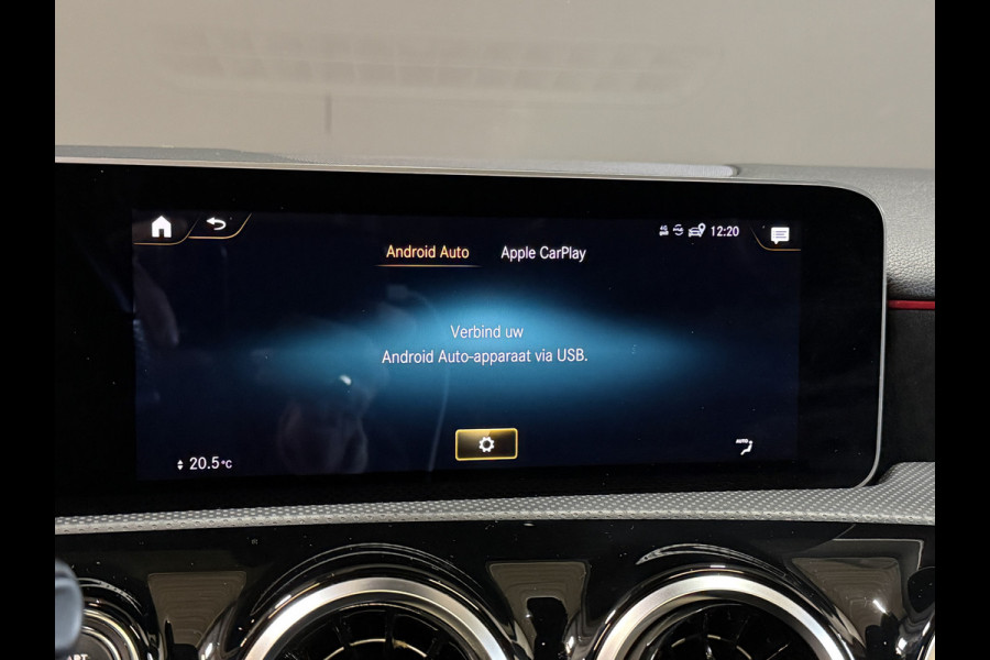 Mercedes-Benz A-Klasse 180 Business Solution AMG | Panoramadak | Camera | Carplay | Stoelverwarming