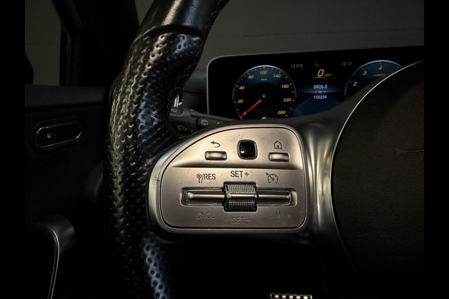 Mercedes-Benz A-Klasse 180 Business Solution AMG | Panoramadak | Camera | Carplay | Stoelverwarming