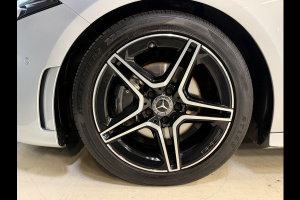 Mercedes-Benz A-Klasse 180 Business Solution AMG | Panoramadak | Camera | Carplay | Stoelverwarming