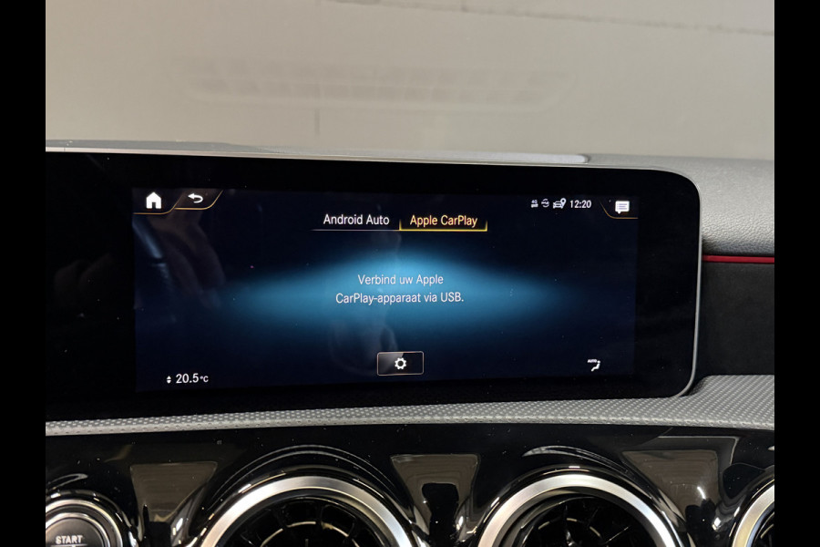 Mercedes-Benz A-Klasse 180 Business Solution AMG | Panoramadak | Camera | Carplay | Stoelverwarming