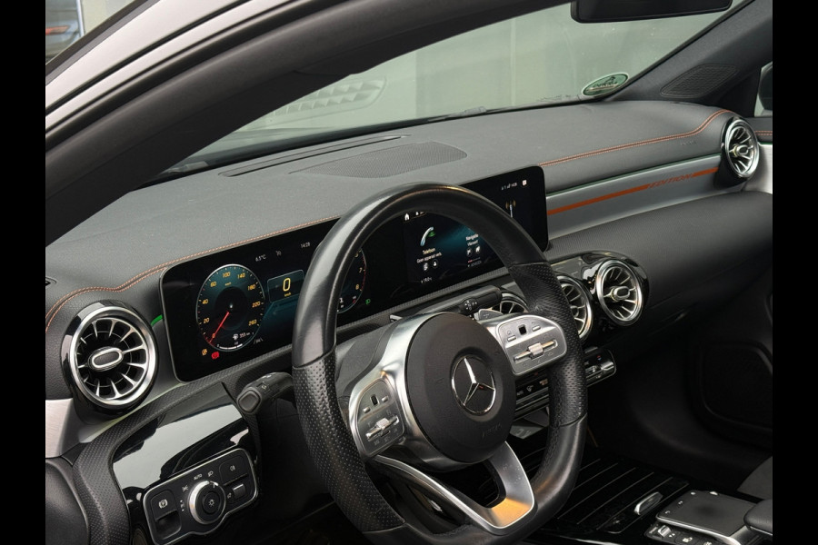 Mercedes-Benz CLA-Klasse 180 AMG |Edition 1|Pano|Sfeer|Dealer Onderhouden