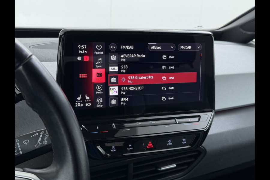 Volkswagen ID.3 First Plus 58kWh 204pk Camera Trekhaak 19"lm Adap.Cruise Matrix-Led Navi-Pro Ecc Apple Carplay Android Auto Pdc SOH 90% Lmv Stoel+Stuurverwarming Wifi  Rijstrooksensor Origineel Nederlandse Auto € 43.675,- nieuw