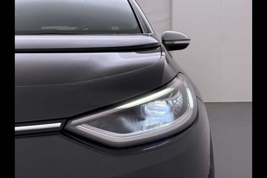 Volkswagen ID.3 First Plus 58kWh 204pk Camera Trekhaak 19"lm Adap.Cruise Matrix-Led Navi-Pro Ecc Apple Carplay Android Auto Pdc SOH 90% Lmv Stoel+Stuurverwarming Wifi  Rijstrooksensor Origineel Nederlandse Auto € 43.675,- nieuw