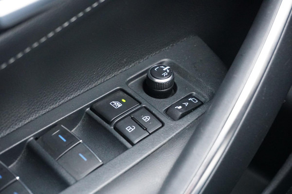 Toyota Corolla 1.8 Hybrid Style + DODEHOEK / STUURVERWARMING / VOORRUITVERWARMING